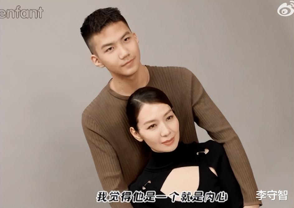 胡军|胡军儿子近照又高又帅神似父亲，诺一霓娜颜值更高，越来越像刘烨