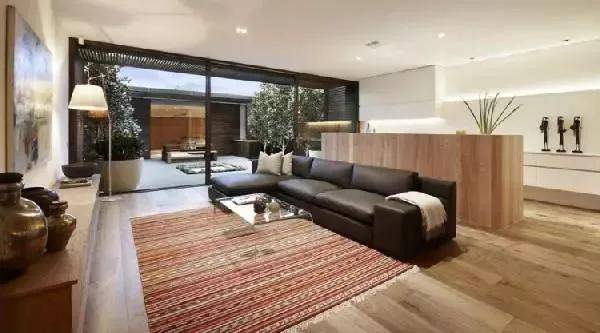 240㎡别墅装修完工了,光这院子就值上百万,优雅