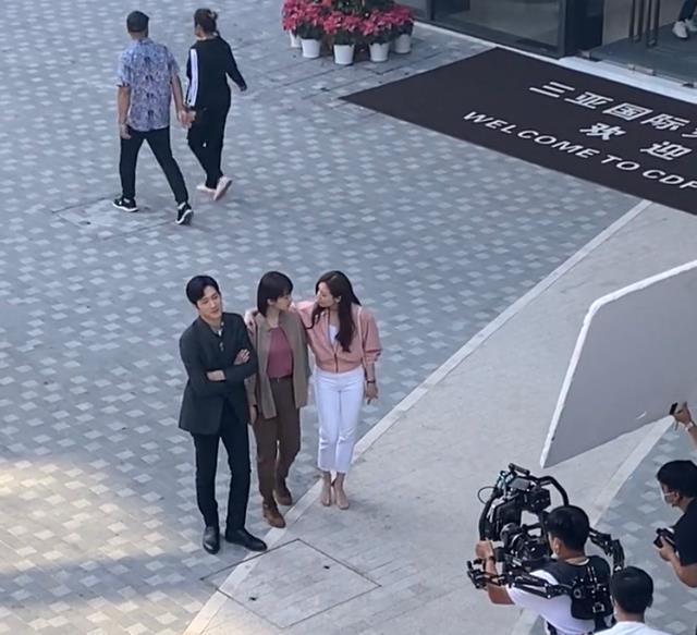 杨紫|新剧三亚拍摄:杨紫穿着老气,井柏然全程傲慢,“女配不错”