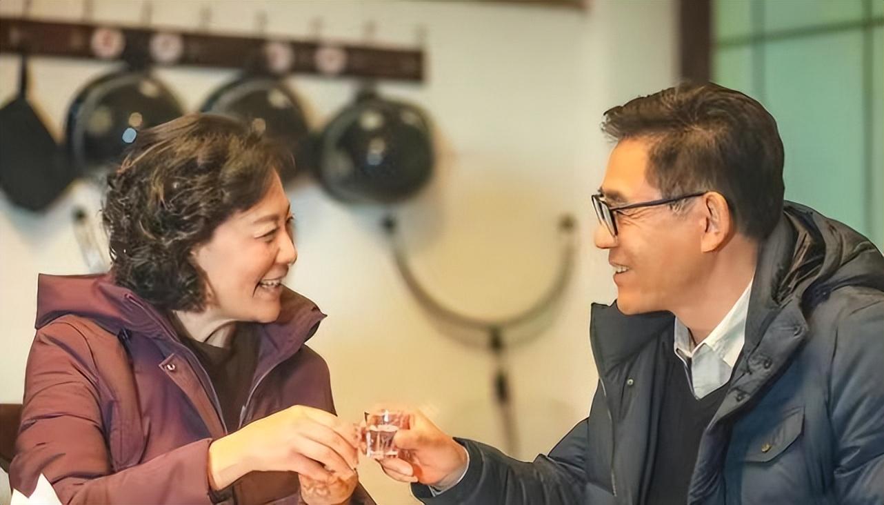 岳红|岳红：24岁获影后，丈夫李连杰在她产后五个月提出离婚，中年患癌