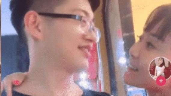 “25岁小伙被40岁阿姨老牛吃嫩草，关键是还很美！”这波赚大了啊