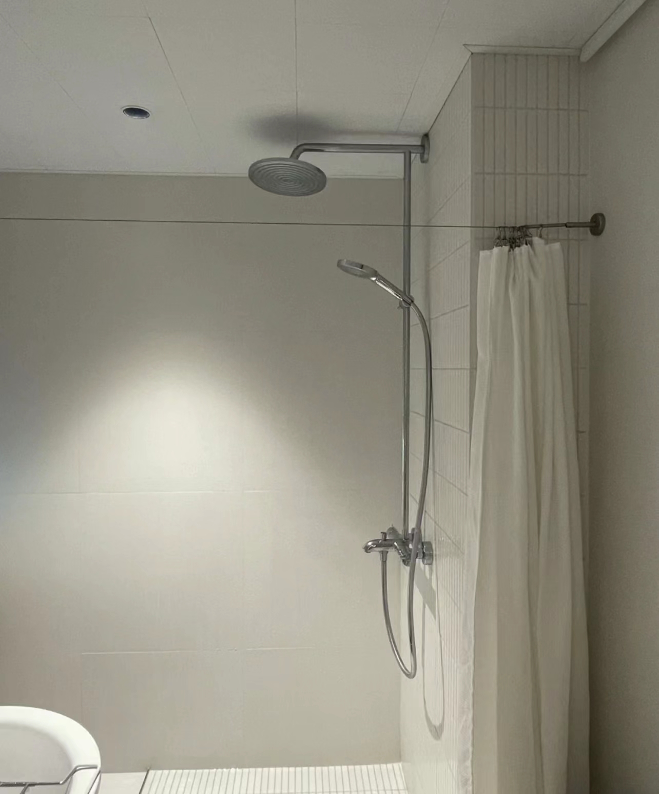 难怪很多人不装淋浴房了!看了这些替代方案,发现个个实用又省钱