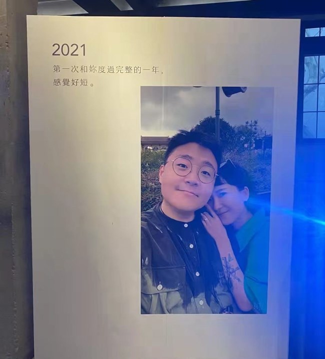 郝劭文|郝劭文向女友跪地求婚，女方身材娇小是圈外人！恋爱细节曝光好甜