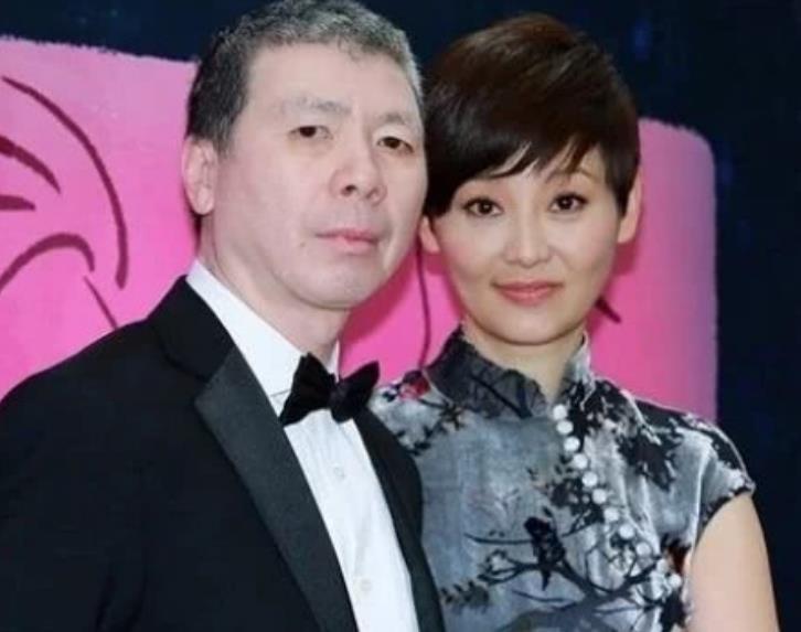 冯小刚|冯小刚花2000万，徐帆就接收到提醒，找个“三儿”也不用这么多钱
