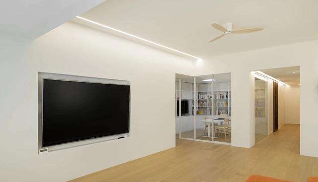 174一家4口,扔掉多余摆件,客厅只留沙发,整合空间又多一间房