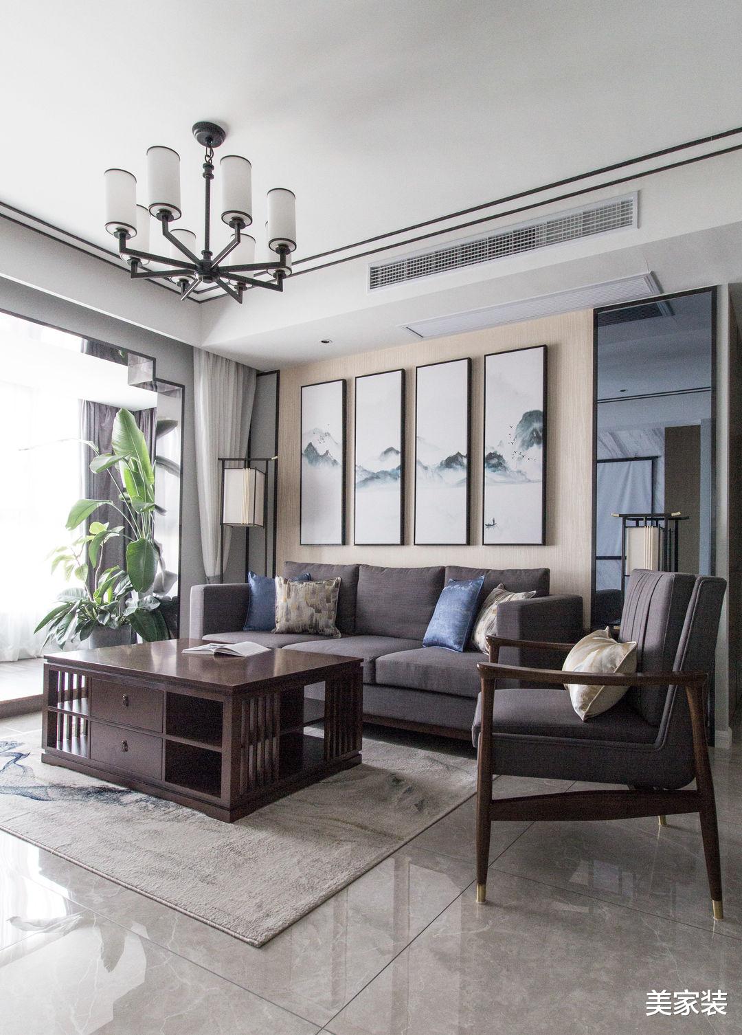 115平方米三居室,还有超大阳台休闲区,实现生活和理想的结合