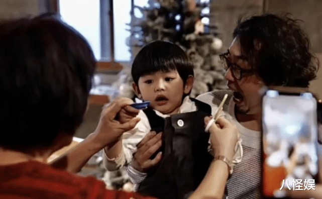 网络安全|陈意涵机智解决儿子不想走路，将走路变跳格子游戏，小初玩得好开心