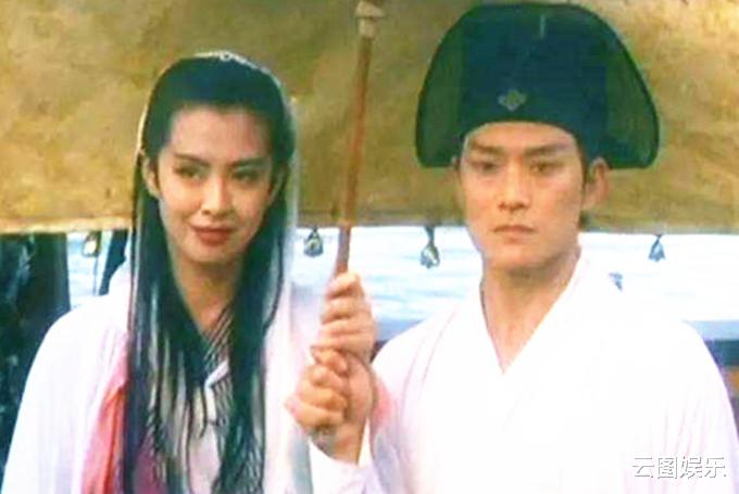 吴兴国|老戏骨吴兴国庆祝结婚42周年！紧搂爱妻太甜蜜，曾2次举办婚礼