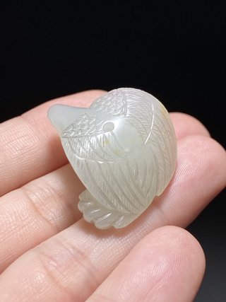 和田玉籽料|清 和田玉籽料 白玉 苍鹰搏鼠 挂件 把件