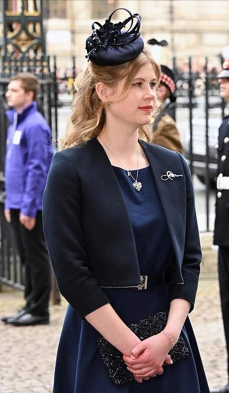 翠丝|英女王孙女们终于有漂亮的了!18岁小孙女好耀眼,碧翠丝姐妹输了