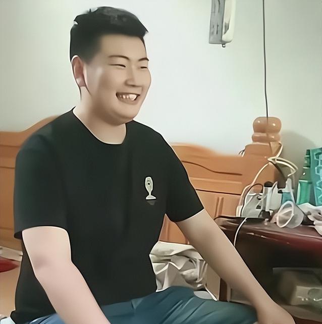大衣哥花300w为孙子取名,带儿媳检查婚房,网友:没小伟啥事