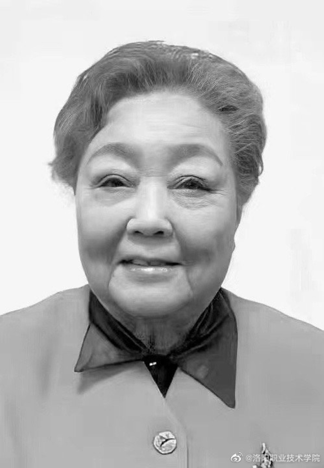 穆桂英挂帅|《穆桂英挂帅》马金凤病逝,享年100岁,生前最后露面照公开