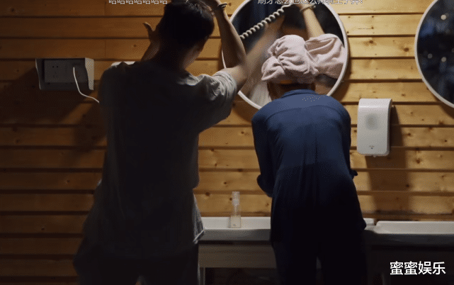 陈伟霆|从不和人同睡一屋，陈伟霆用被子蒙住头，杨迪：那你结婚怎么办？