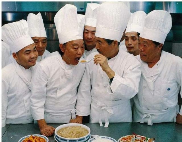 豆瓣|豆瓣8.9,他打破了我对“烟火气”的偏见