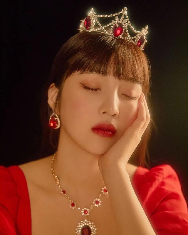 穿衣搭配 女生最显老的三款发型，你踩雷了吗？