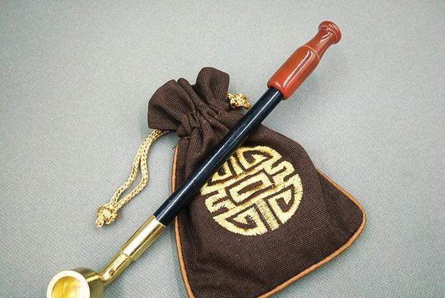 据说“吞了烟袋油的蛇,离死就不远了”,难道蛇真的怕烟袋油吗?