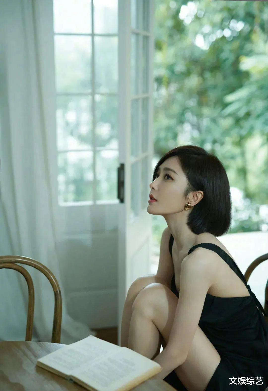 秦岚|43岁秦岚穿衣造型,还能保持这么时尚,且充满性感与妩媚