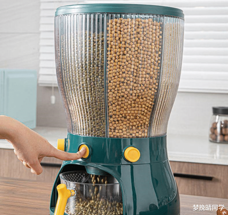 发现一户人家的厨房,从来不摆瓶瓶罐罐,那叫一个整齐有序