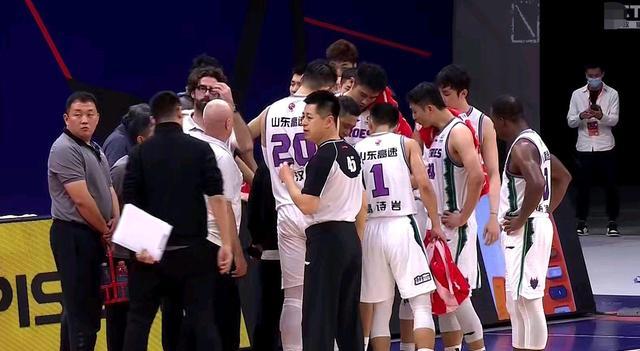 徐长锁|下课吧徐长锁！关键时刻乱弹琴，白白浪费6秒，有谁注意宫鲁鸣眼神