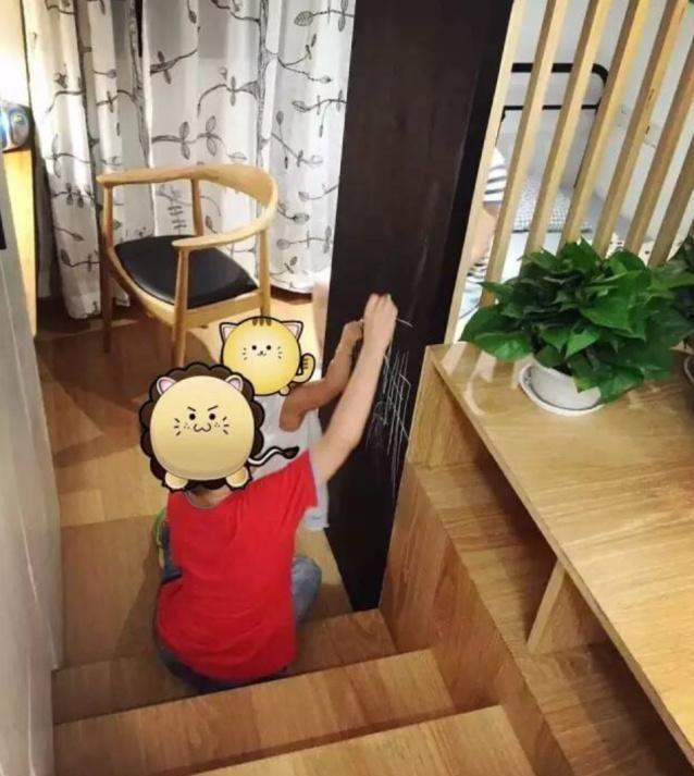 39㎡条形公寓住进一家三口,不买床和沙发,这样的逆天改造更实用