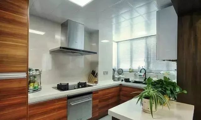 130平新房,漂亮的让人嫉妒,头一回见这么上档次的客厅!