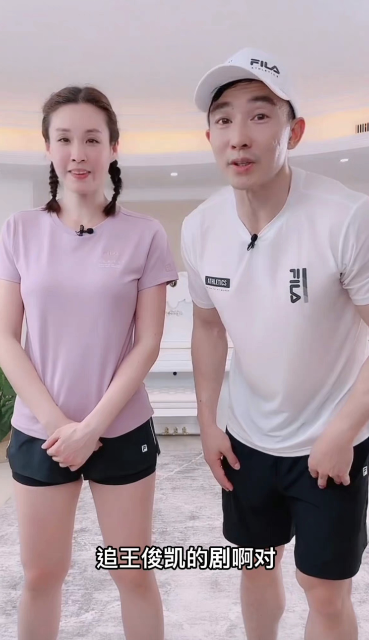 |刘畊宏直播间安利王俊凯新剧,不忘喊话健身,小凯自称刘畊宏男孩