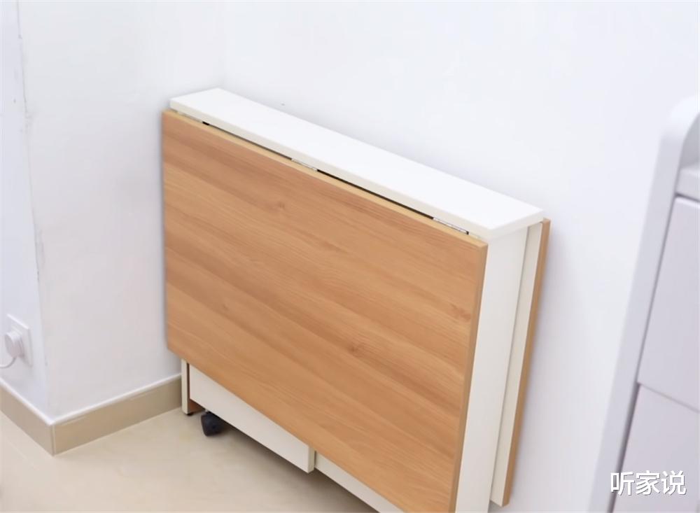 香港小夫妻住29㎡“纳米楼”:坐马桶上腿顶墙,两室一厅太逼仄