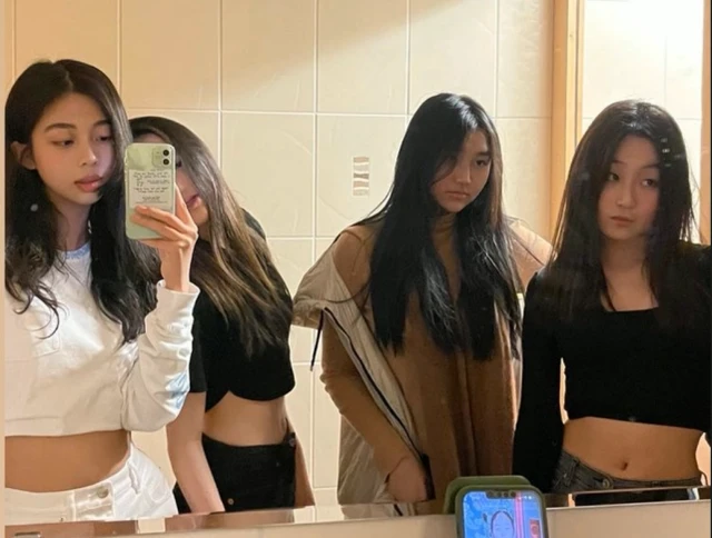 李嫣|15岁李嫣爱上辣妹风!穿露脐装凹身材比王菲敢穿,当姐姐后更放飞