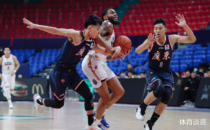 廣東男籃|僅1投+6投！杜鋒顧著練兵，雙少卻成犧牲品，15助攻3失誤激活隊(duì)友