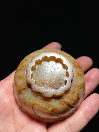 和田玉籽料|明永乐 和田玉籽料 沁色 莲瓣纹 玉碗