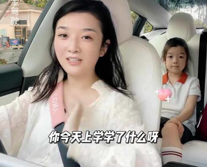 张天爱|吴雅婷送女儿上贵族学校,一年学费16万!王栎鑫为赚抚养费接碎活