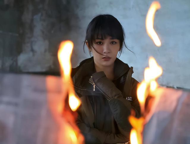 杨紫|冲着杨紫去看《199爱》，却被29岁女二号吸引，不愧是国话演员！