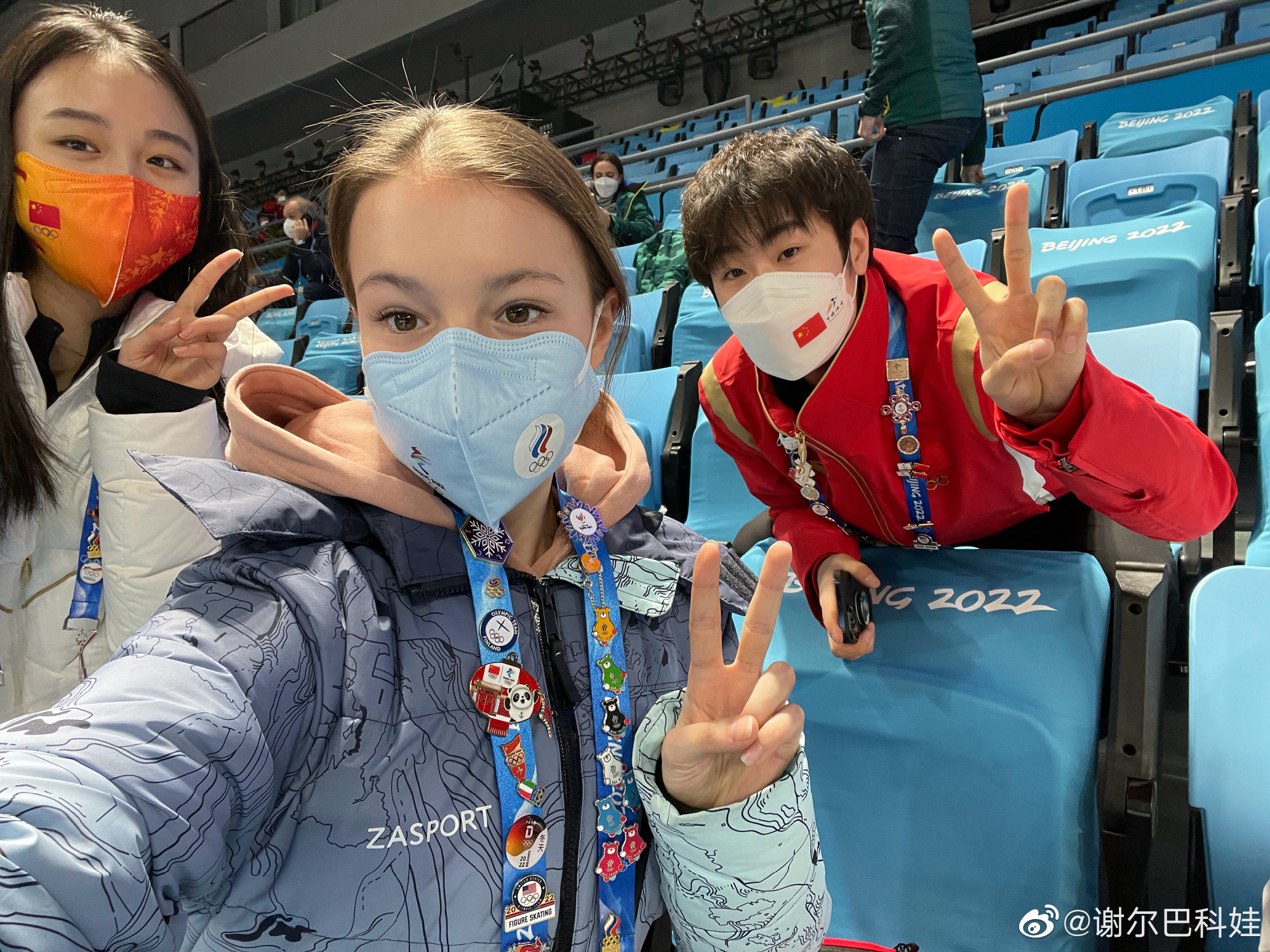 金博洋|金博洋太贴心，把冰墩墩帽子送给俄花滑美少女，千金戴帽晒照感谢