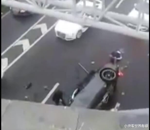 无锡一豪车失控从高架桥坠落 疑因车速过快所致