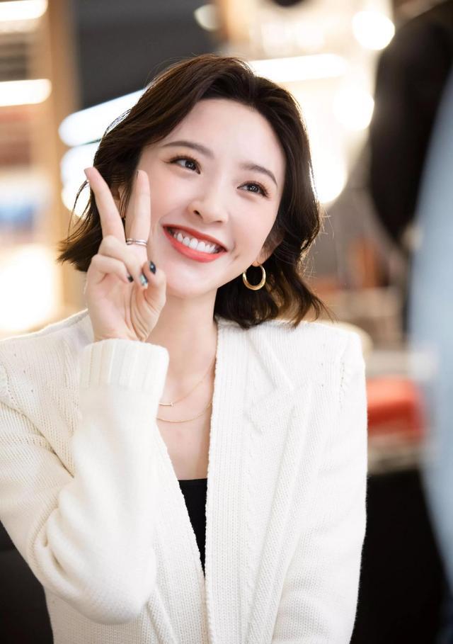 许晴|有梨涡的4位女明星，每一位都非常漂亮，你最喜欢哪一个？