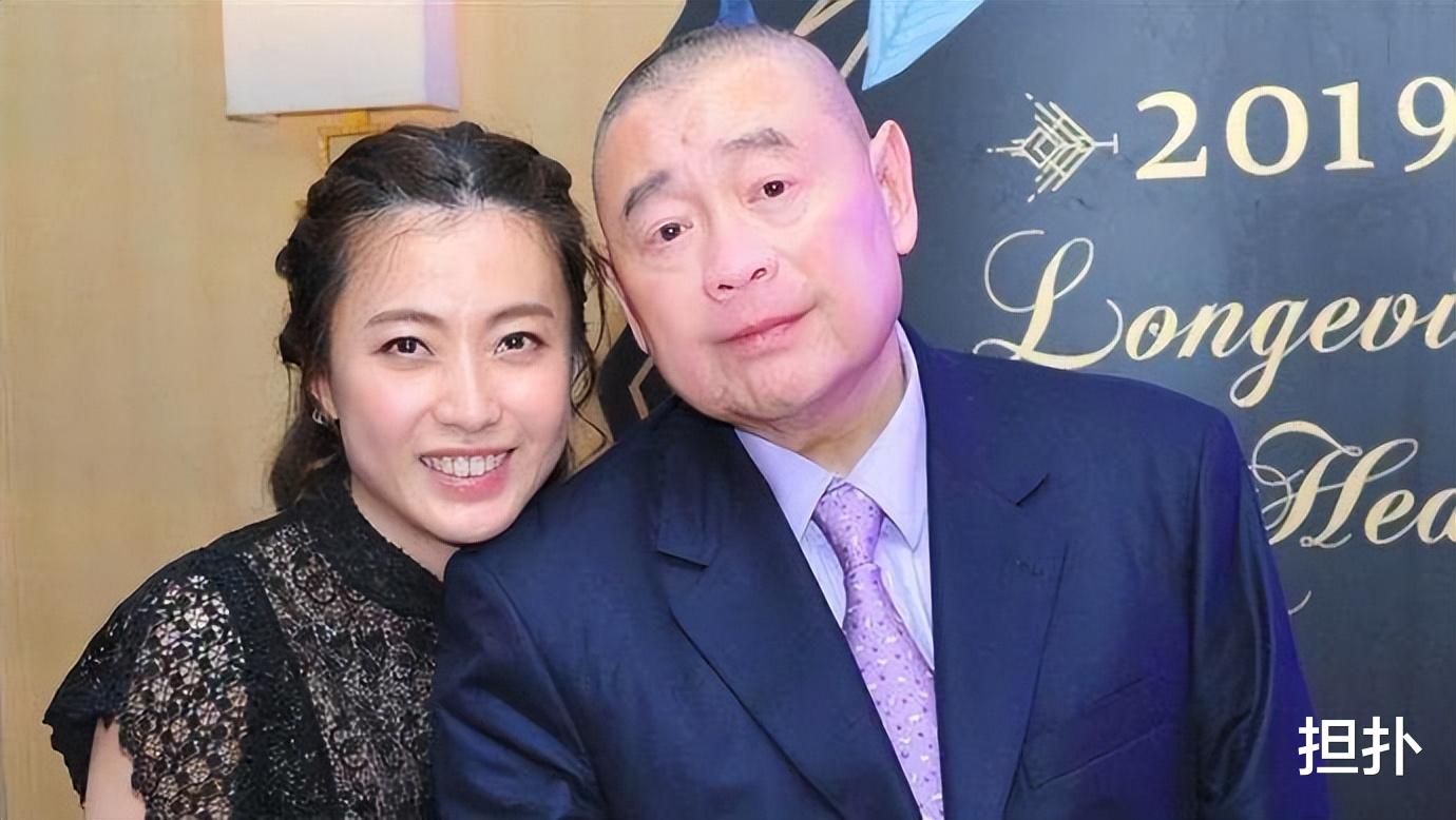 刘銮雄|年轻时有多个明星女友，如今坐拥千亿，却因身体太虚夏天还穿长袖