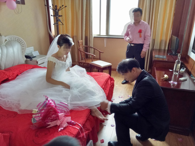 新婚夜新娘腹痛,半夜送医院急救,检查结果出来,新郎却拒绝签字