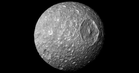 13亿千米外的这个星球,竟有1300公里“焊缝”,或为外星文明遗迹?