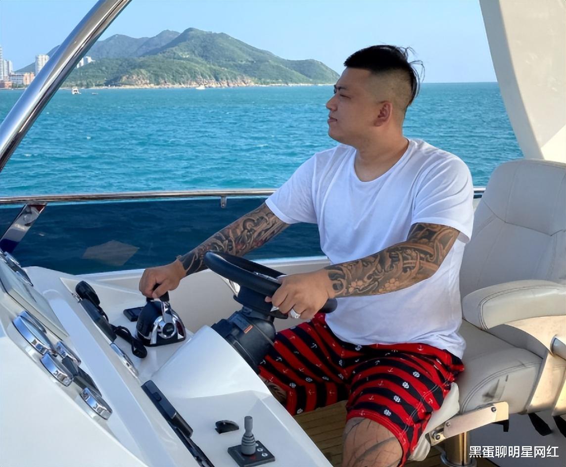 网红天津李四,急眼怒骂二驴,老方丈调解无果,直播飙脏话:有病