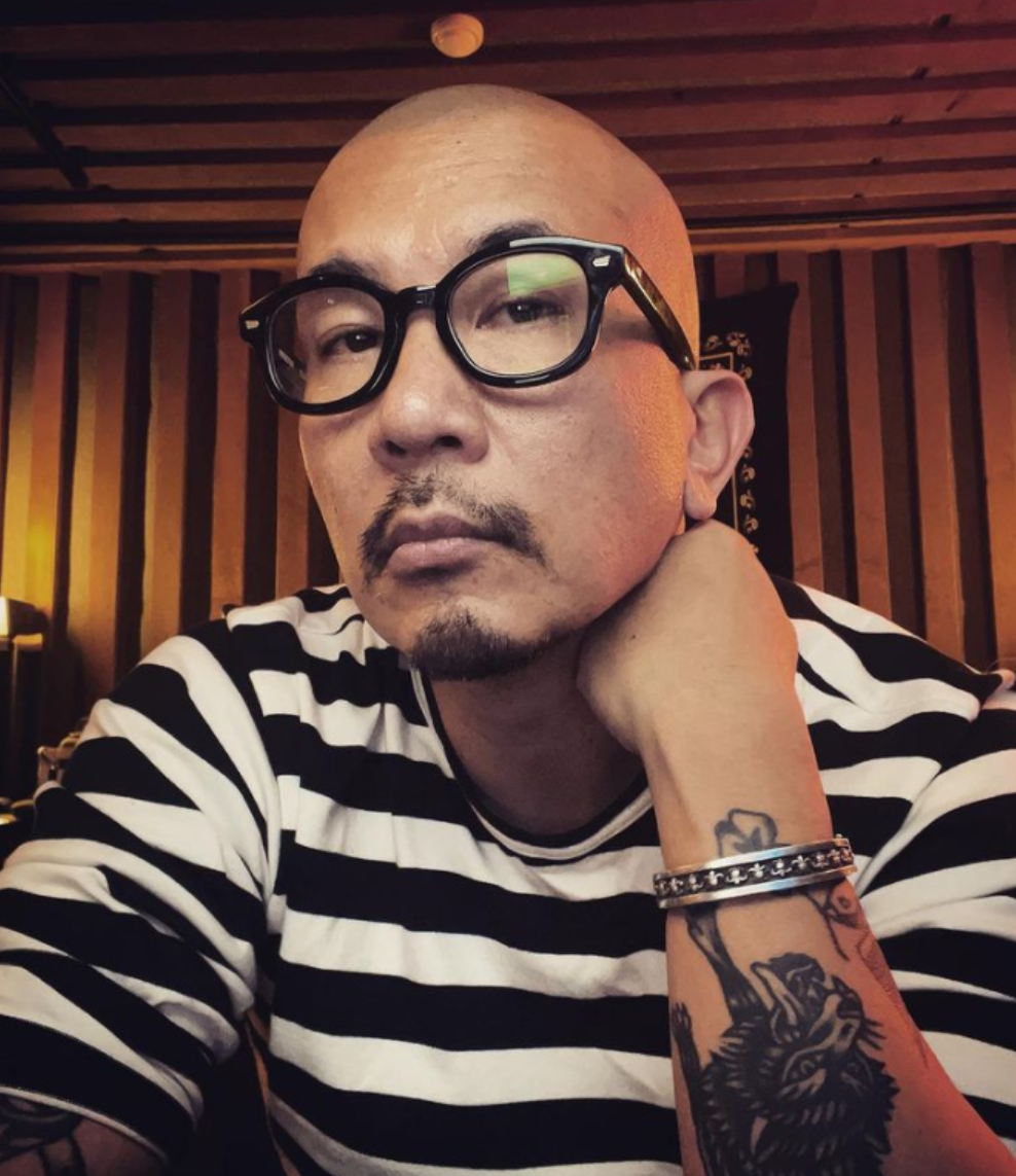 大S|大S再婚后首现身,满脸疲态强颜欢笑,腰部粗壮赘肉超多身材极差