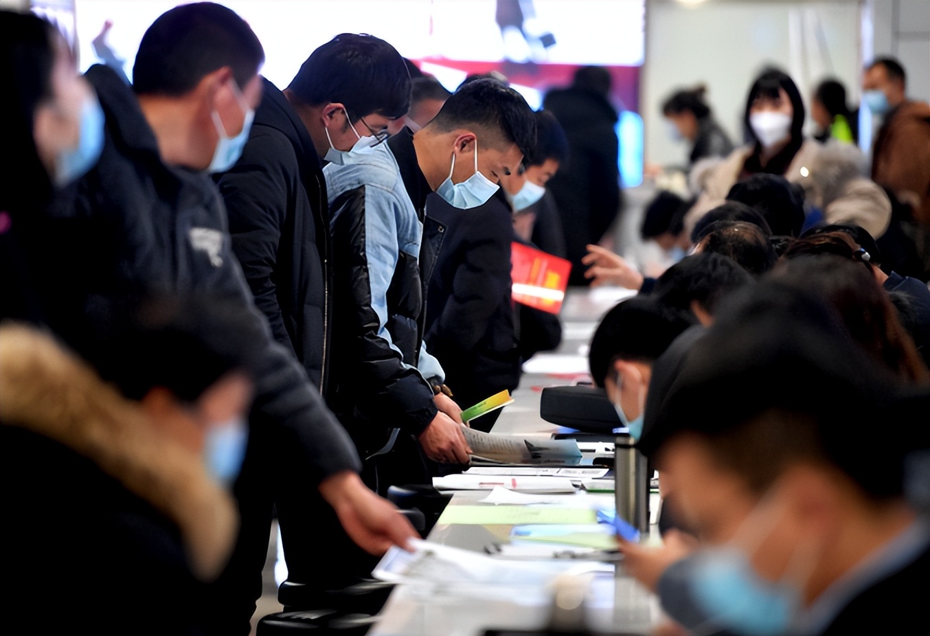 武汉|公务员将不再以“招考”为主？三类大学生获免试资格，看有你吗？