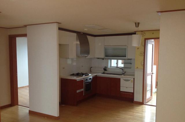 96硬装看着没什么，软装一搭配就有了家的感觉，是年轻人的审美