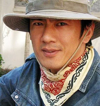 谭咏麟|“军旅一哥”任天野，婚后几十年为何0绯闻？看看妻子是谁就知道