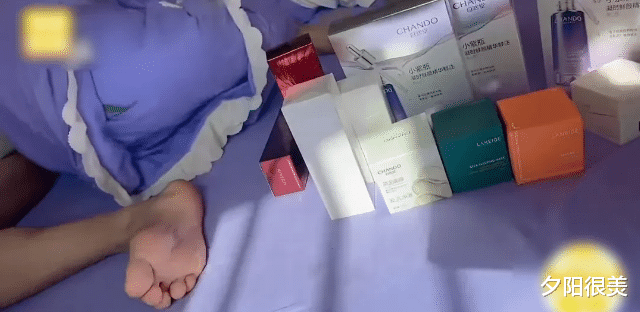 “太伤人了”!江苏,一女子双十一花900元买的护肤品到了