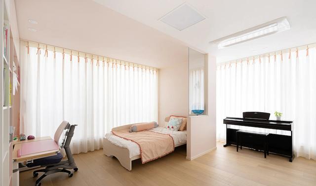 174㎡一家4口,扔掉多余摆件,客厅只留沙发,整合空间又多一间房