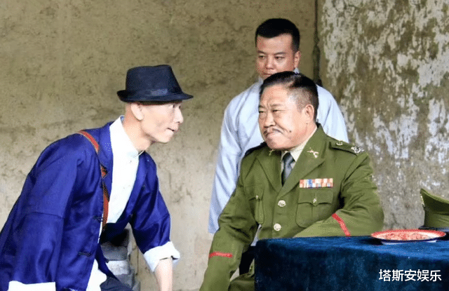 杜旭东|国家一级演员杜旭东，因“嘴歪”专演坏人，但妻女却都貌美如花