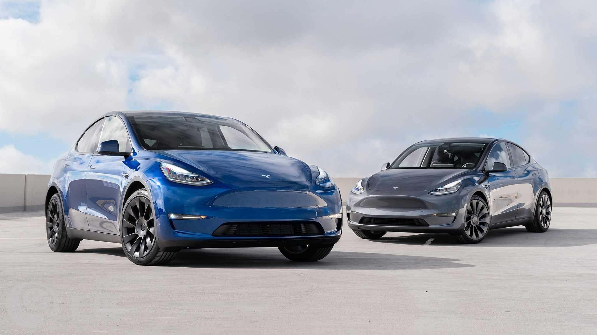 男子试乘特斯拉Model Y,女销售展示加速性能翻车直接把车开沟里