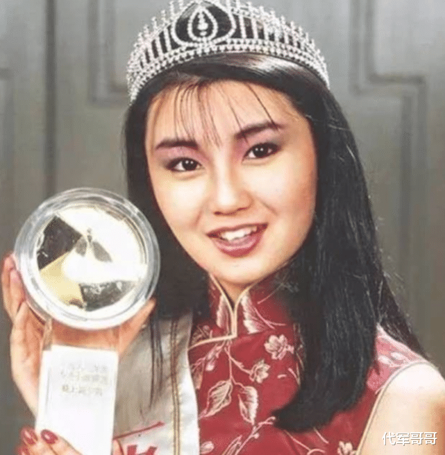 张曼玉|58岁张曼玉近况曝光，离婚后退出演艺圈，如今孤身一人依然性感妩媚