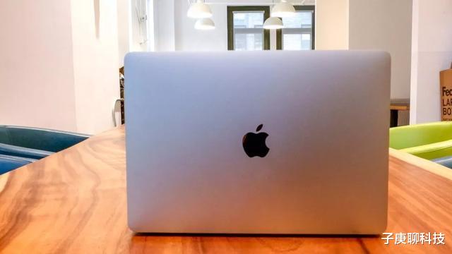 新款13寸苹果MacBook Pro就是好，搭载最新版M2处理器，果粉点赞