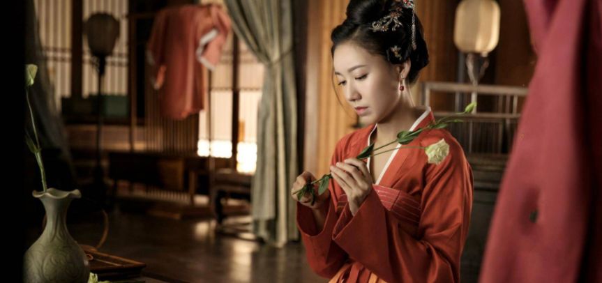 高露|高露:《关于唐医生的一切》中感情错付,戏外嫁圈外丈夫生两娃